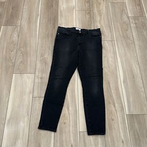 EUC Women’s Nordstrom’s FRAME Brand Size 32 Stretch Gray Black Distressed Jeans